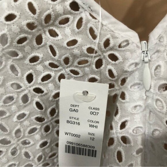 J.Crew Eyelet Puff Sleeve Top | V-Back | White Cotton Blouse | Size 12 - Picture 6 of 6